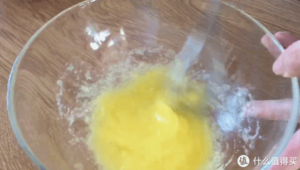 微波炉能代替烤箱吗？3分钟用微波炉就能做好一款圣诞蛋糕