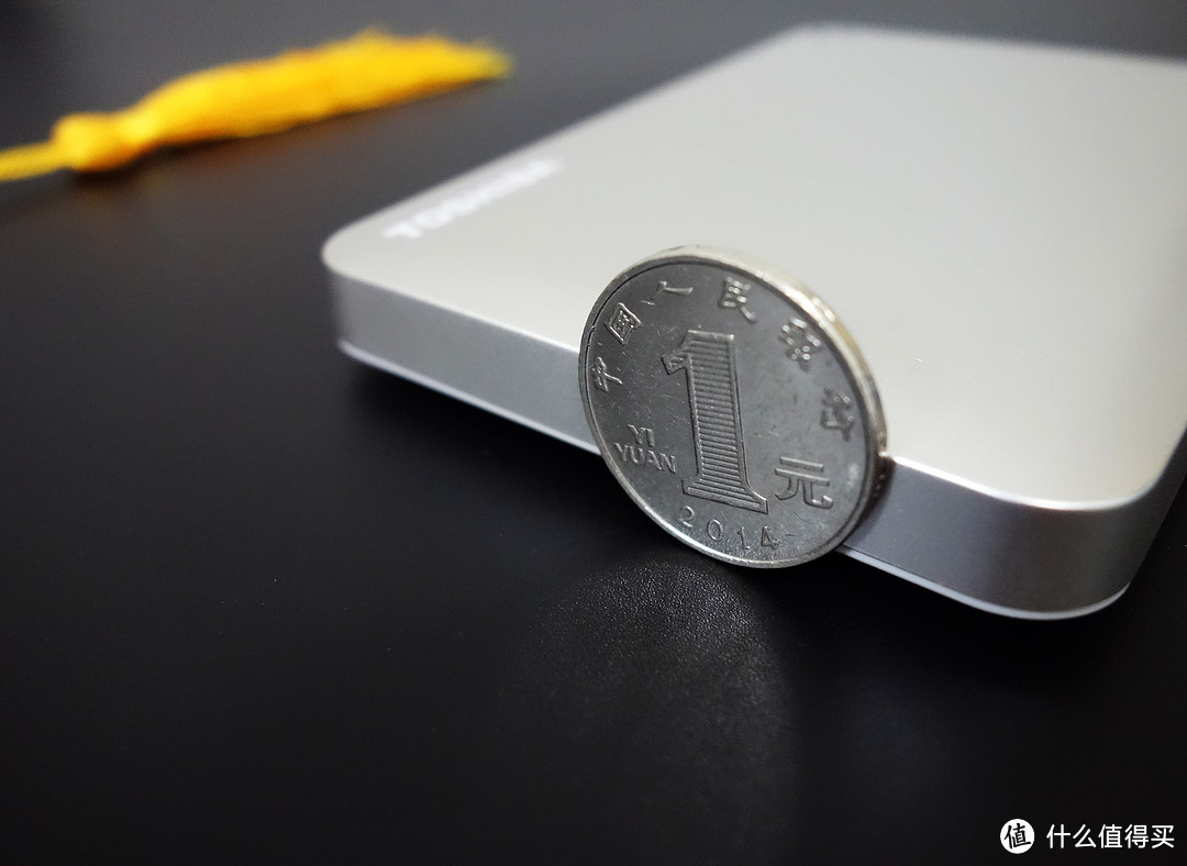 小巧便携移动存储新选择,东芝TOSHIBA V8 CANVIO移动硬盘