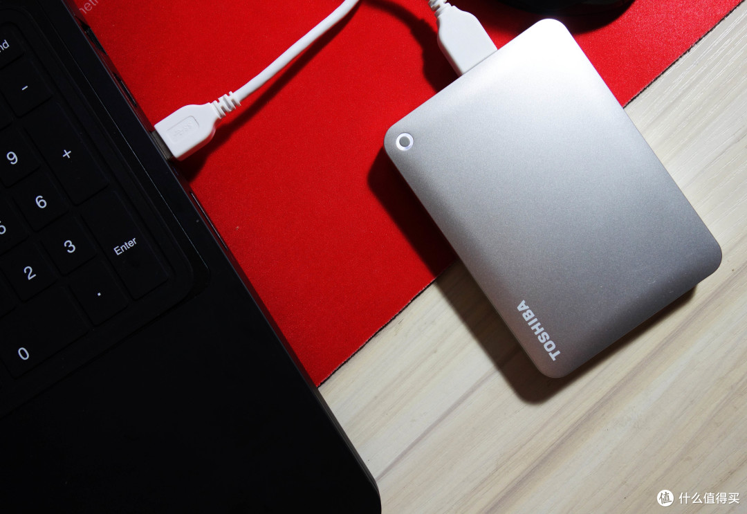 小巧便携移动存储新选择,东芝TOSHIBA V8 CANVIO移动硬盘