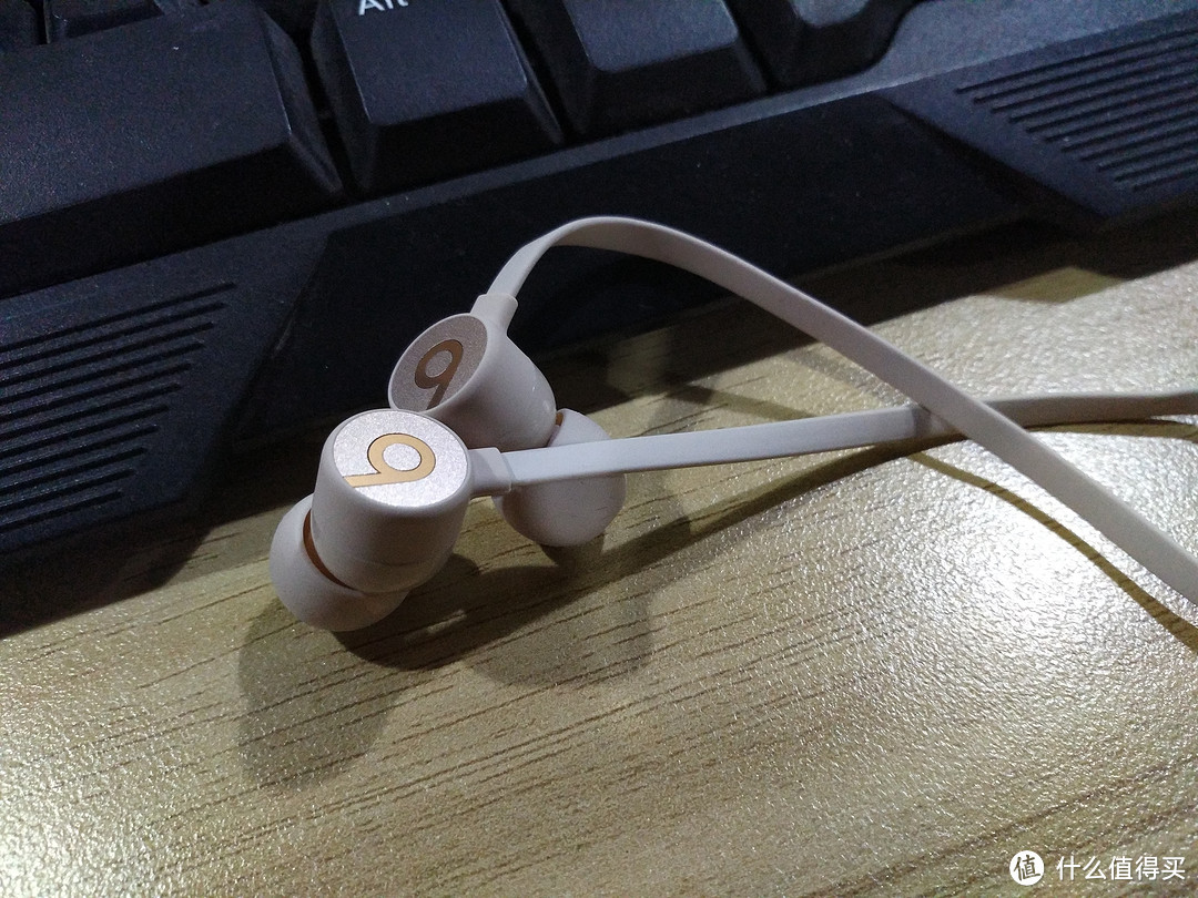 还在为ihpoen的接口问题而烦恼?来看看urbeats3这款御用的耳机吧！