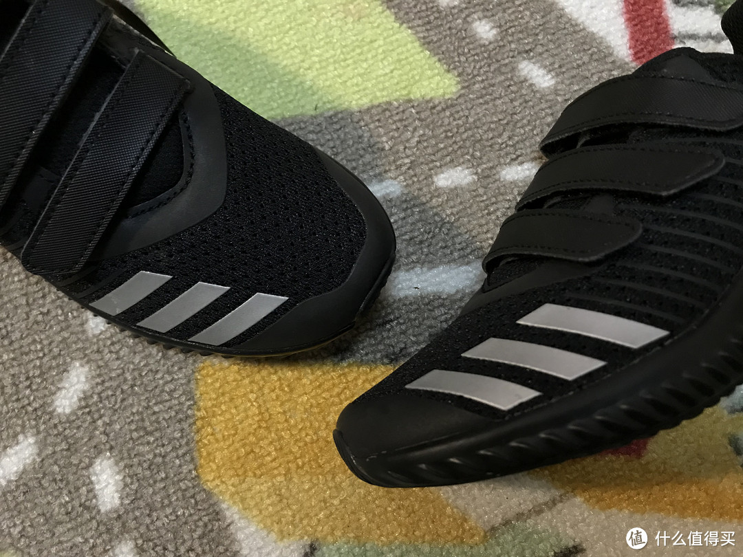 #晒单大赛#反光酷黑！Adidas FortaRun CF 儿童跑步鞋