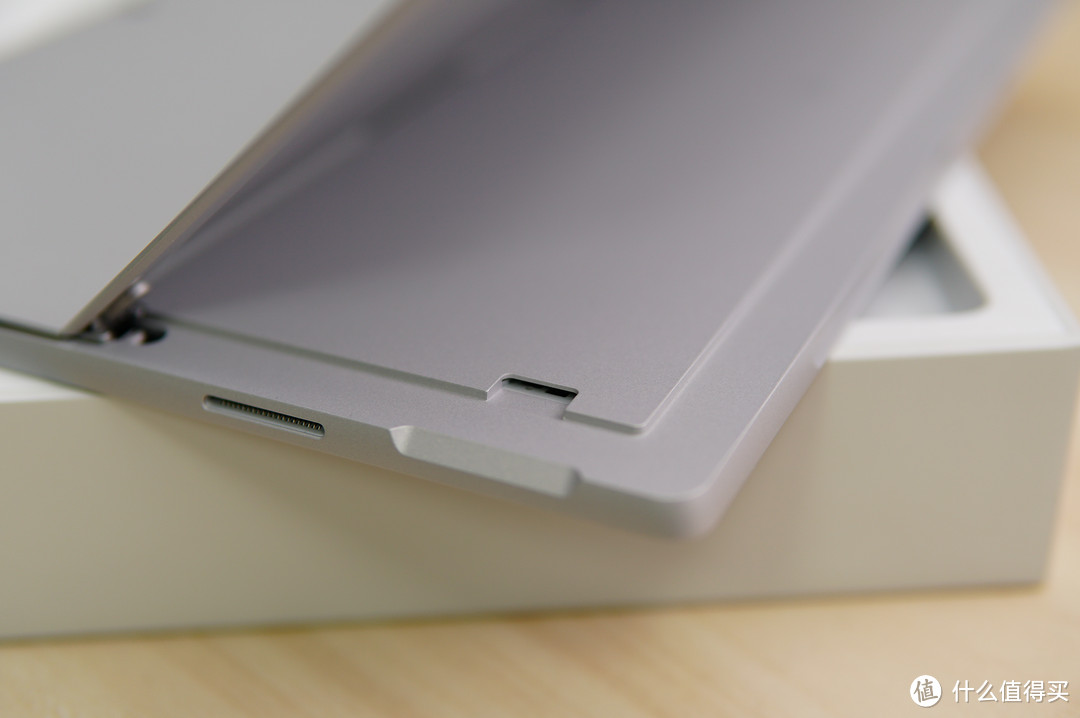 屏幕竟然倒退?—新Surface Pro二合一平板电脑开箱与Surface Pro4对比