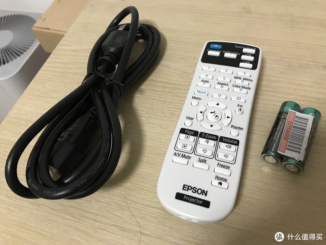 #晒单大赛#黑五战果：EPSON 爱普生 Home Cinema 1060(CH-TW650) 投影机 开箱