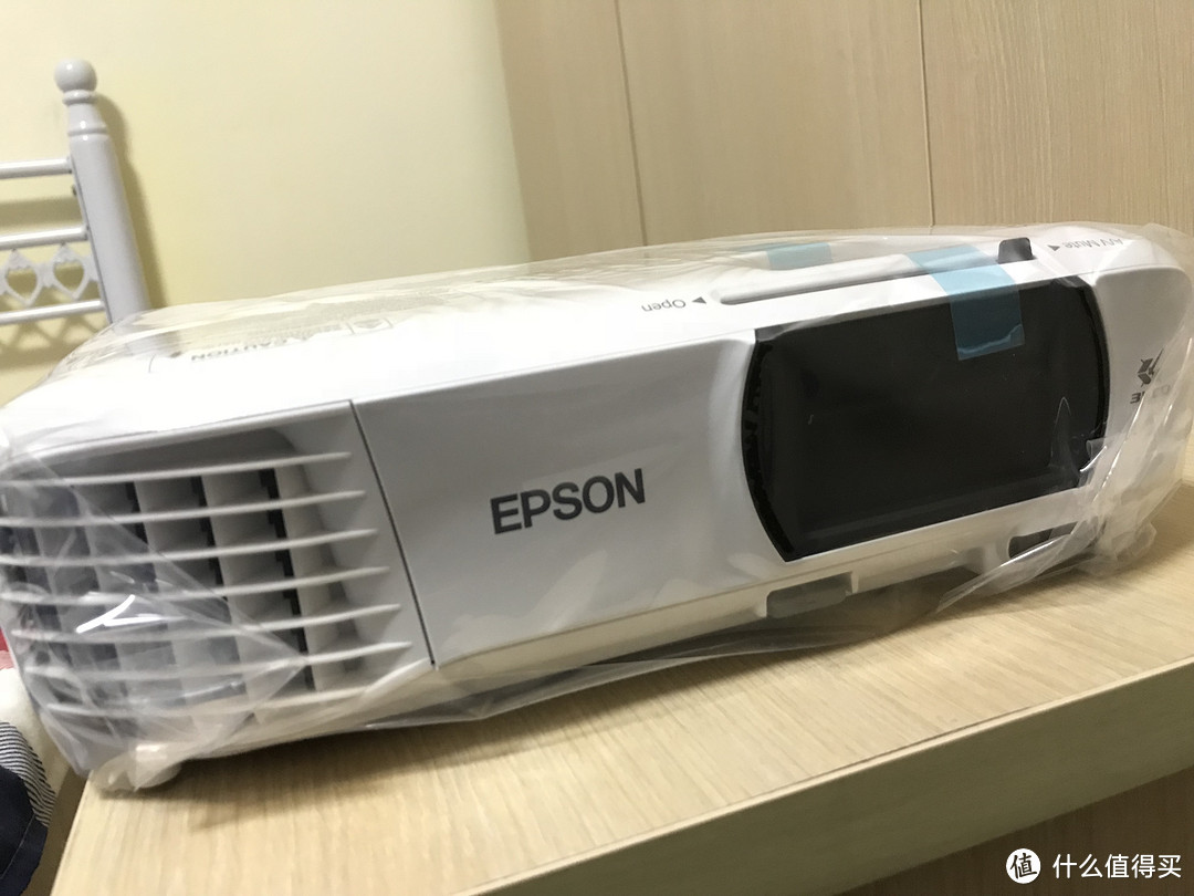 #晒单大赛#黑五战果：EPSON 爱普生 Home Cinema 1060(CH-TW650) 投影机 开箱