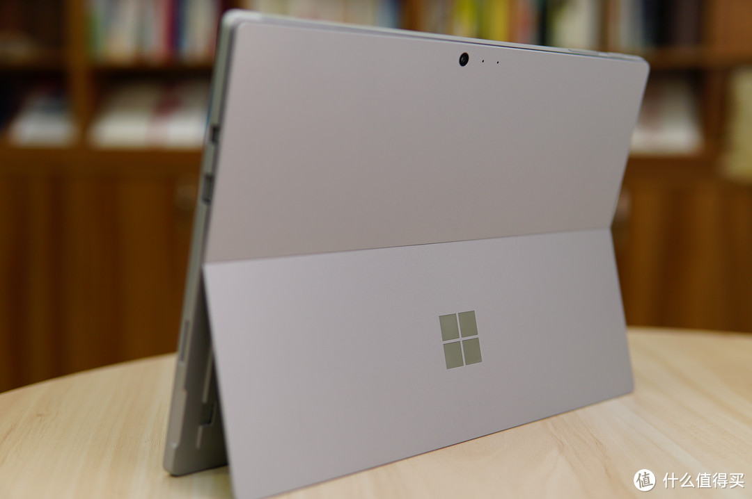 屏幕竟然倒退?—新Surface Pro二合一平板电脑开箱与Surface Pro4对比