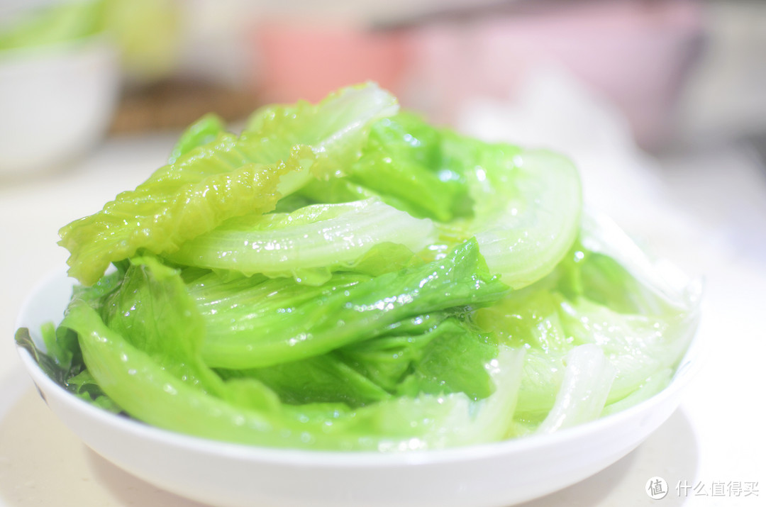 青菜总是做得不够青翠?从简单的烫生菜讲起,了解青菜烹饪的秘诀
