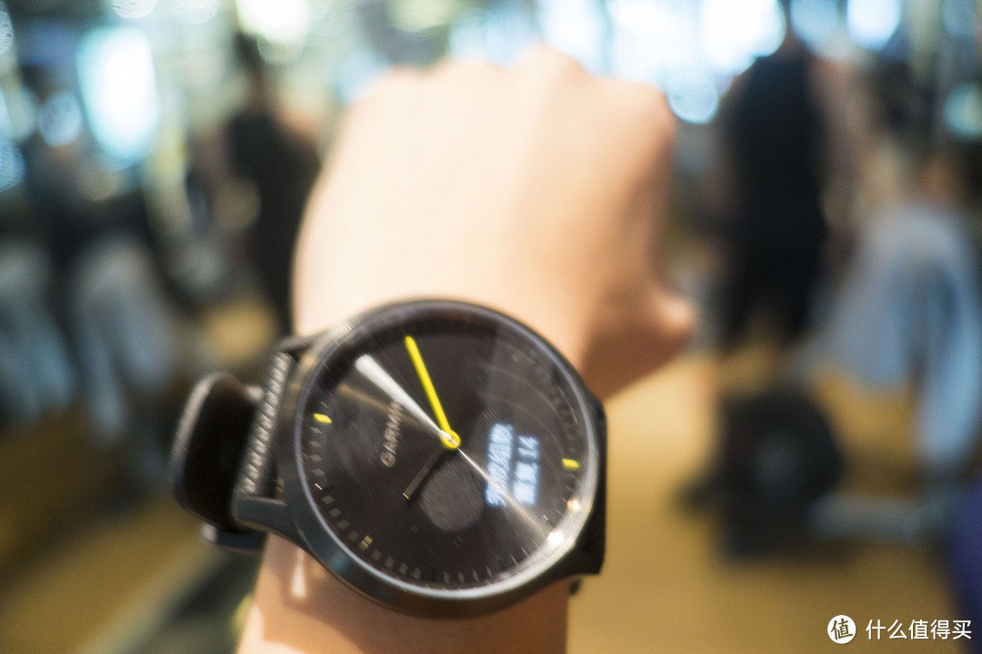 时尚与智能的碰撞，高颜值 Garmin vívomove HR 指针式智能运动手表