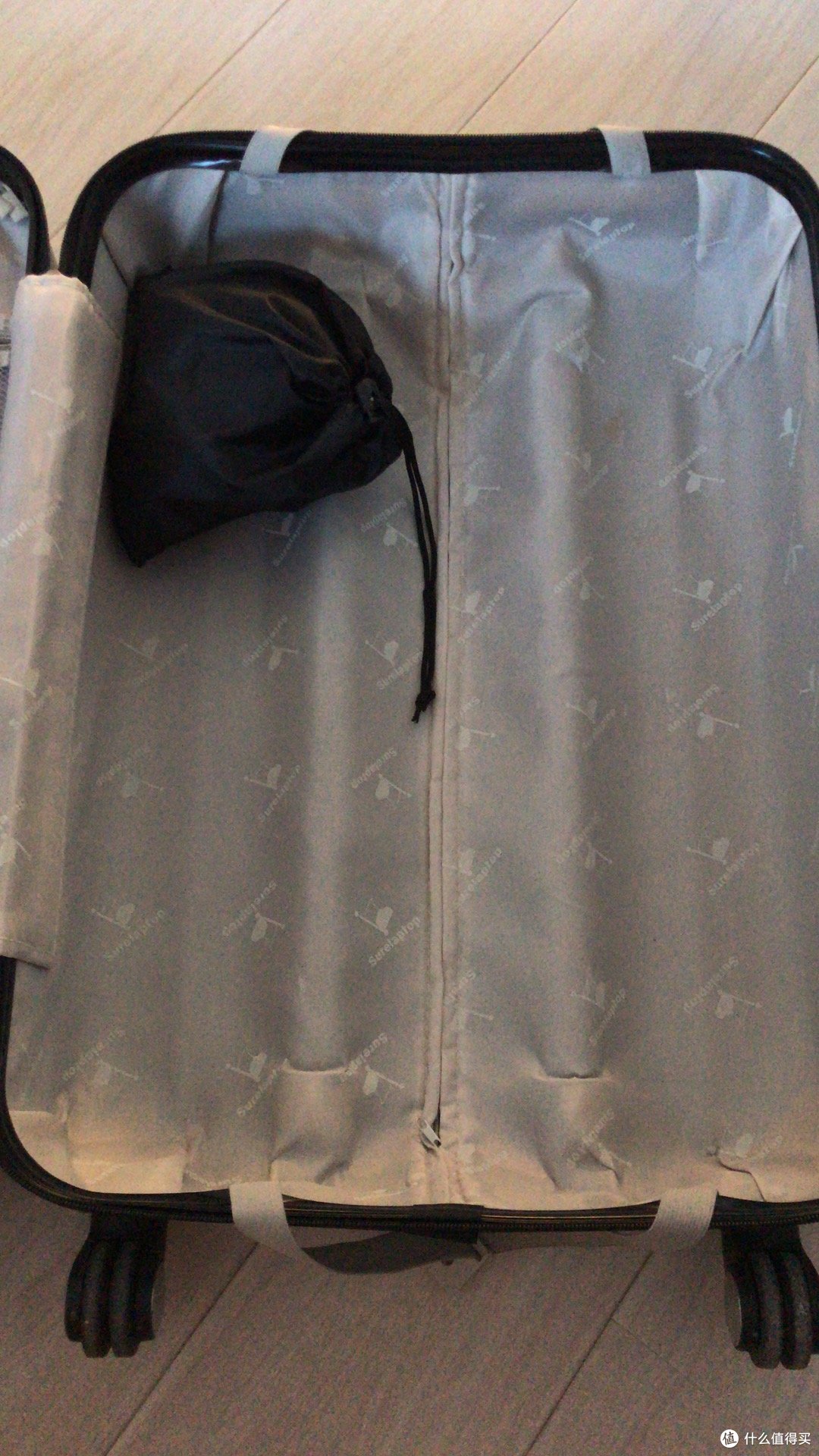 折叠后在24寸旅行箱内所占空间