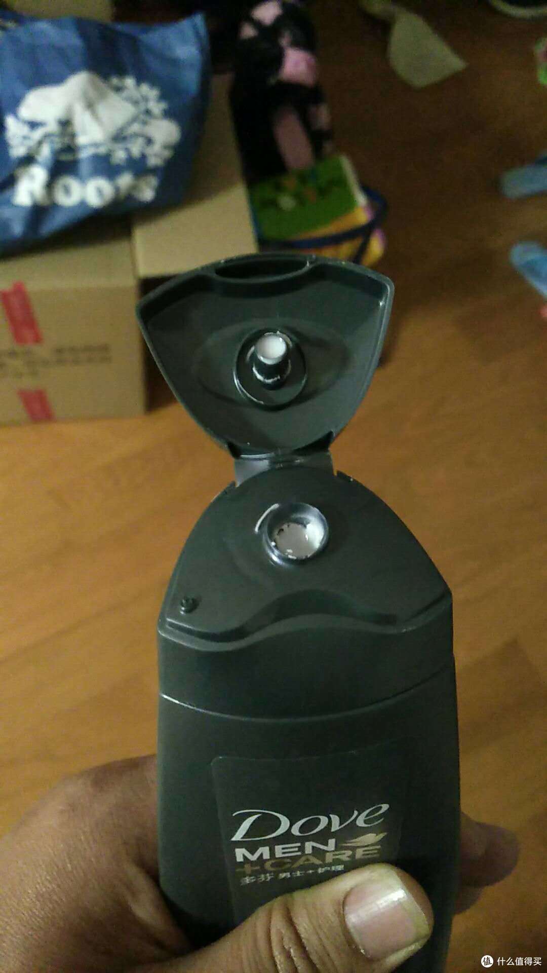 洗发水寄出来的样子，说实话蛮好挤的，味道也还不错。