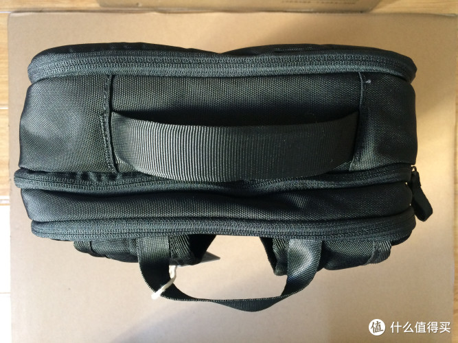 休闲出街 上班通勤的好帮手--轻商务多功能双肩