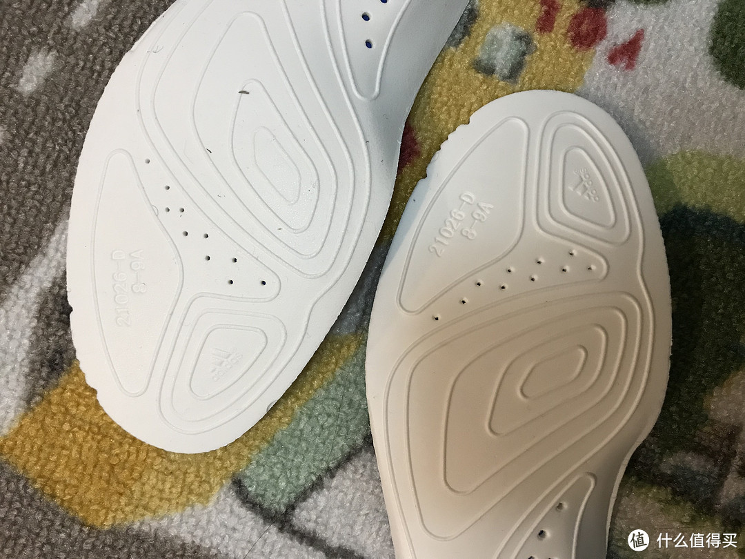 又轻又骚！Adidas Adios 3 跑步鞋