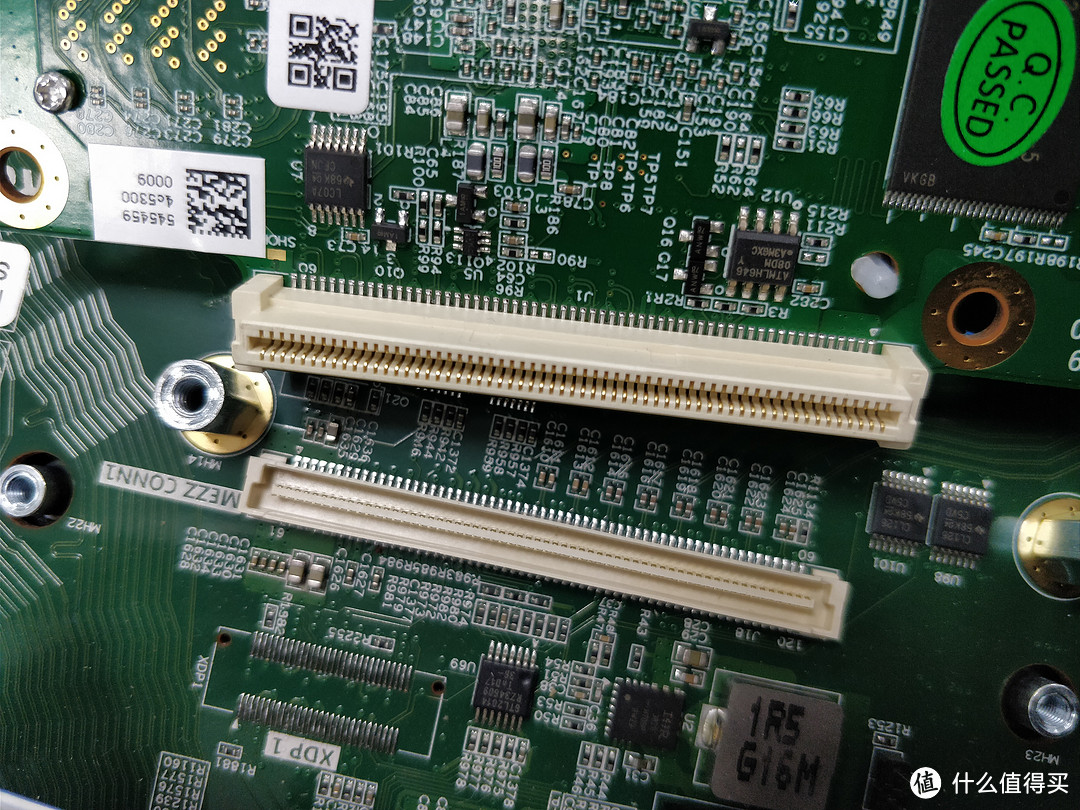 16核32线程384GB内存!双路Intel至强数据服务器拆解