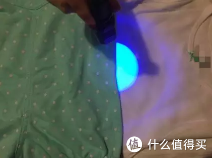 两件衣服都是同一个品牌