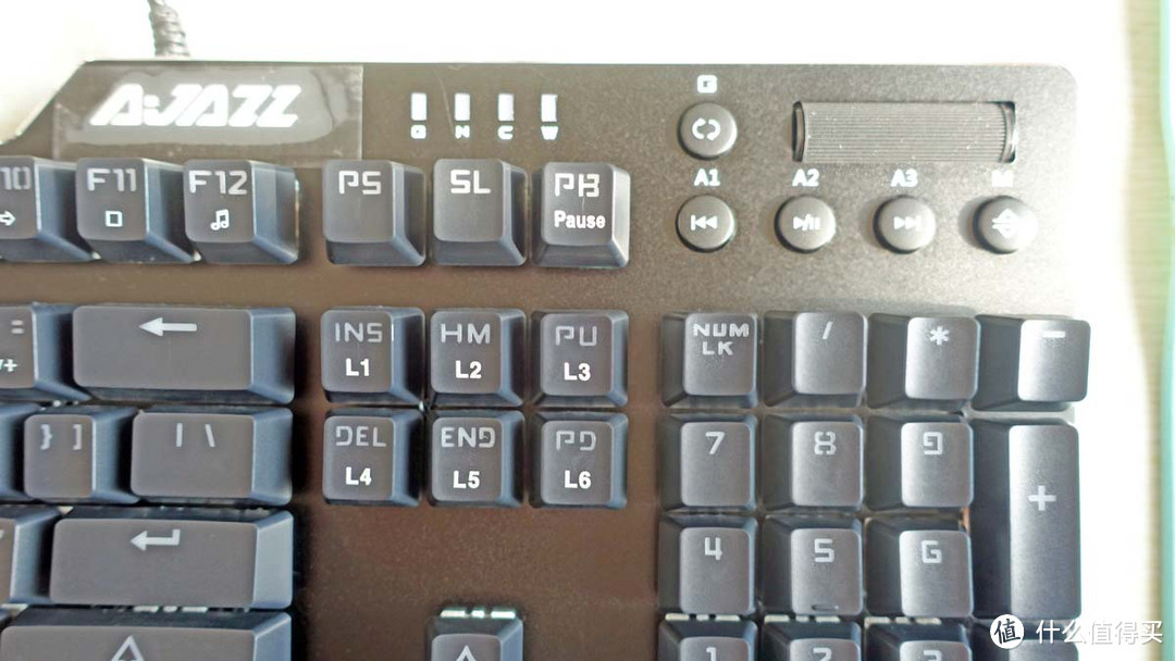 跪键盘玩家和AJAZZ 黑爵 AK35I 键鼠套装的故事
