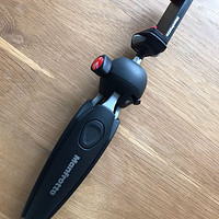 Manfrotto PIXI EVO 迷你三脚架外观展示(螺丝接口|按钮)