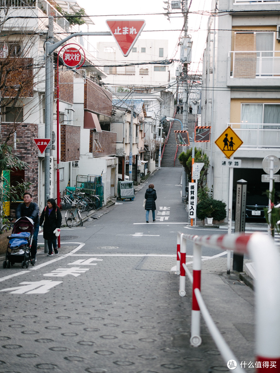 道路尽头的阶梯就是圣地了