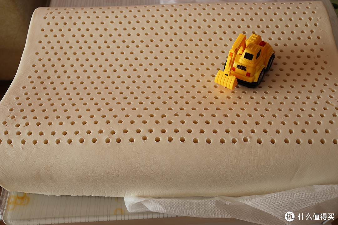 试睡 淘宝心选 三重曲线波浪型天然乳胶枕