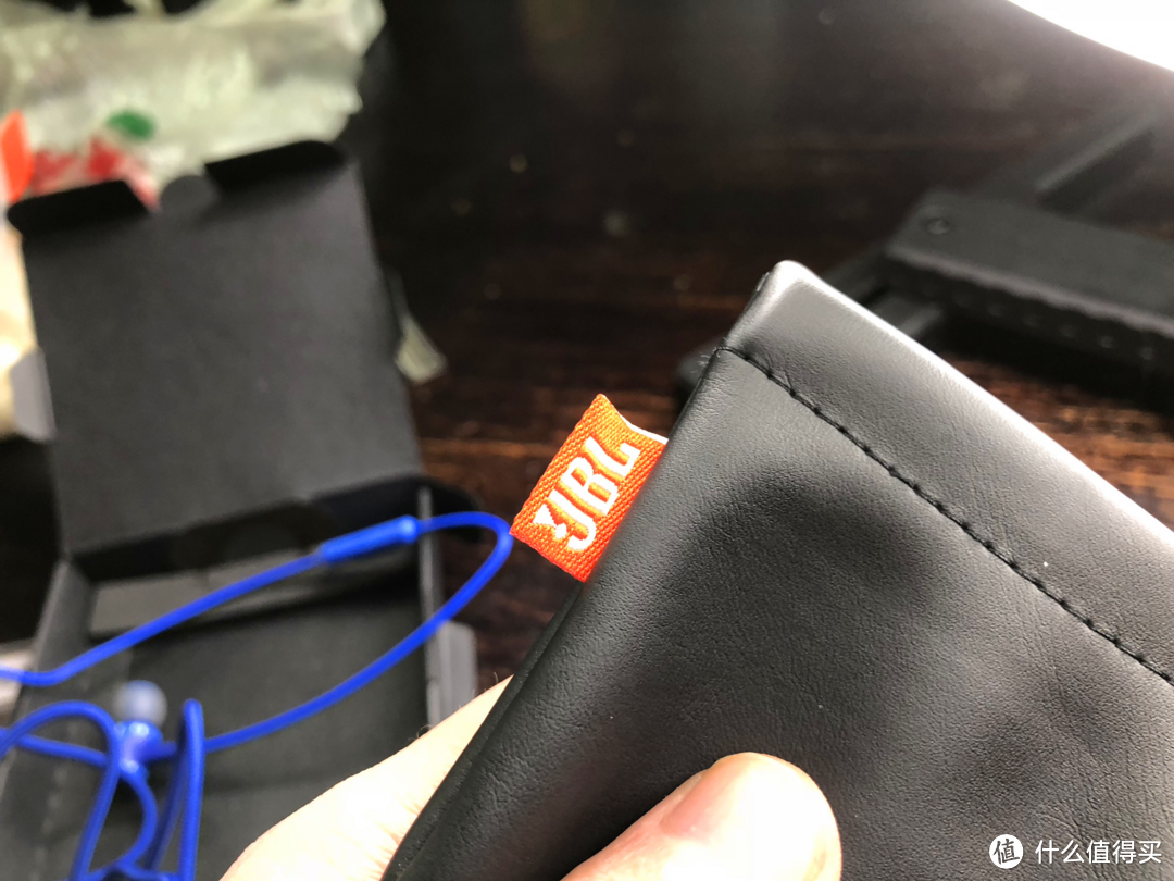 开箱，有点好看的，JBL E15有线耳机