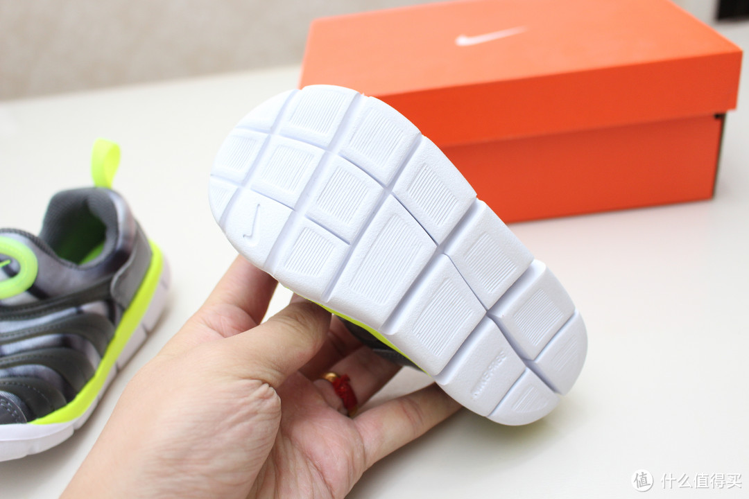 实体店购入毛毛虫童鞋NIKE 耐克 DYNAMO FREE（附对比三叶草贝壳头童鞋）