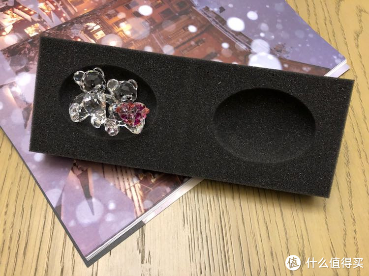 十年前的Perfect Gift—SWAROVSKI 施华洛世奇 The Lovlots Kris Bear-In Love 水晶摆件 开箱简评