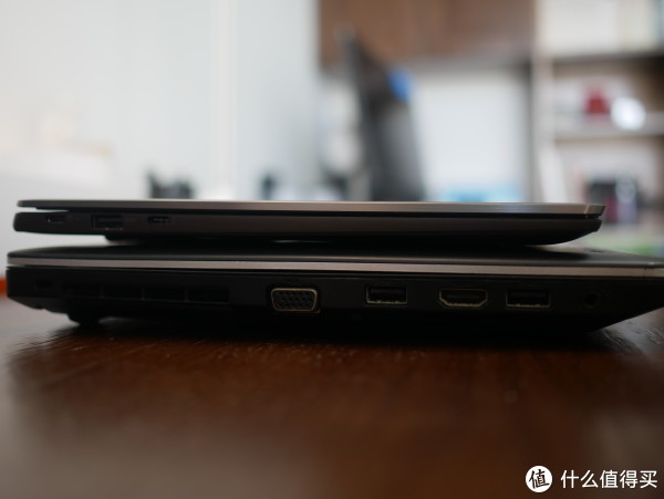 光线不好。但是ThinkPad系列接口还是丰富