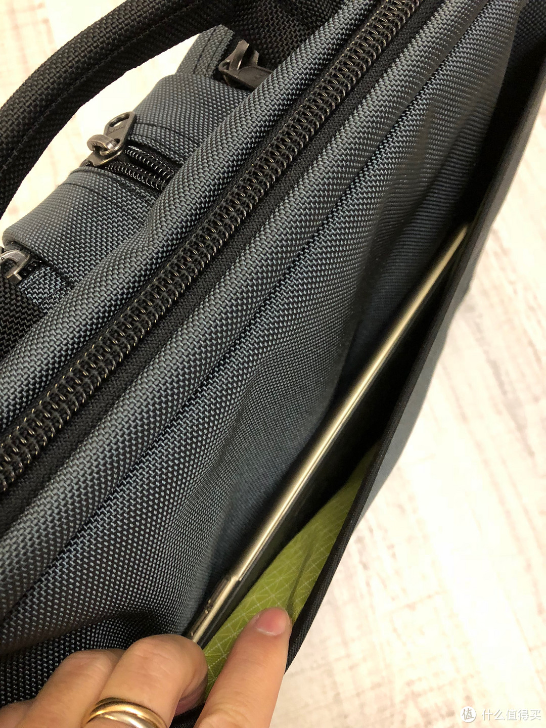 飞行随身包？通勤包？公文包？Tom Bihn Pilot 单肩包 使用评测