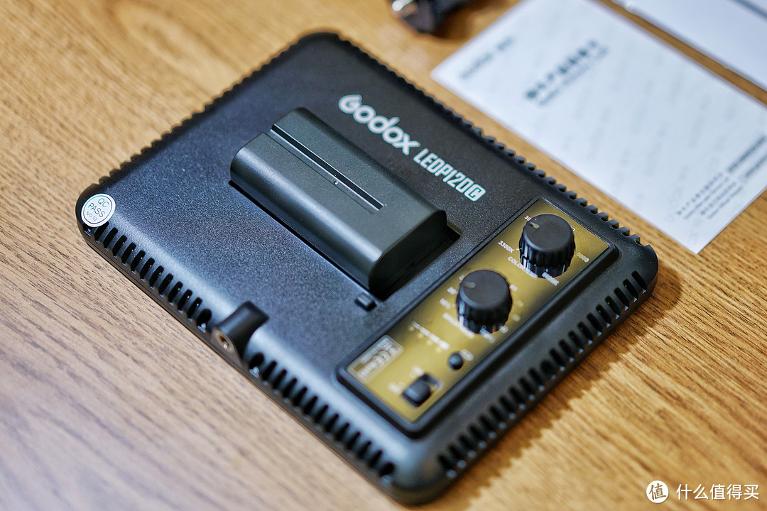 #原创新人#老婆,我又双叒叕置业啦!Godox 神牛 LEDP120C 补光灯 开箱简评