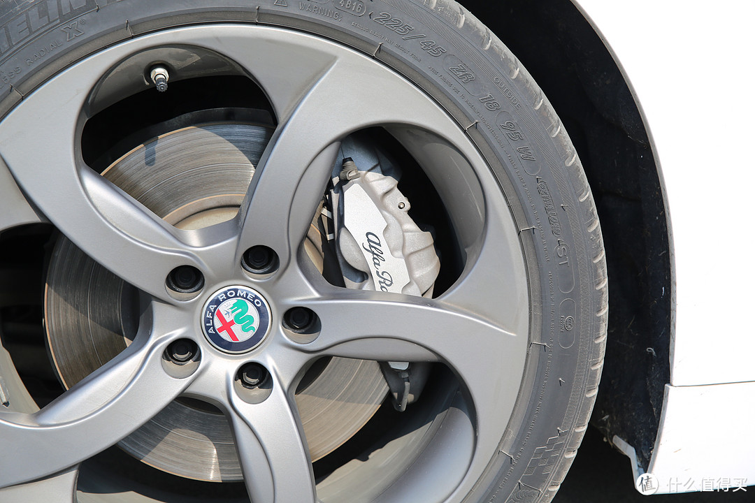 评车场No.36:你确定要为意式情怀买单？—Alfa Romeo 阿尔法·罗密欧 Giulia