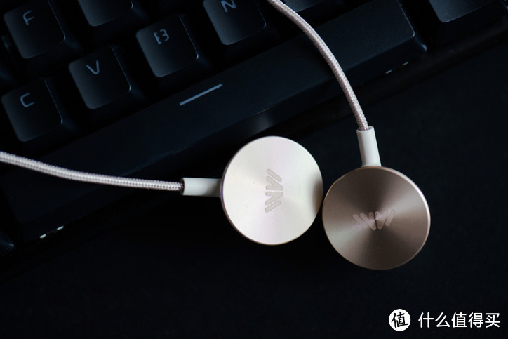 美国汪峰?音乐人做出来的耳机到底如何?I.AM+ buttons 蓝牙耳机体验