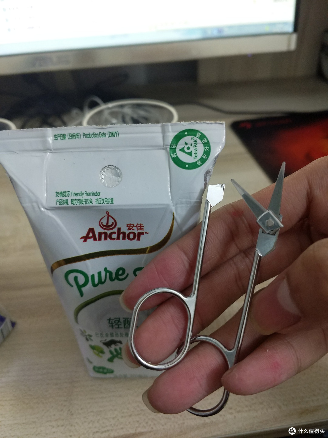 轻醇与纯甄酸奶对比评测，哪个更好喝更营养？