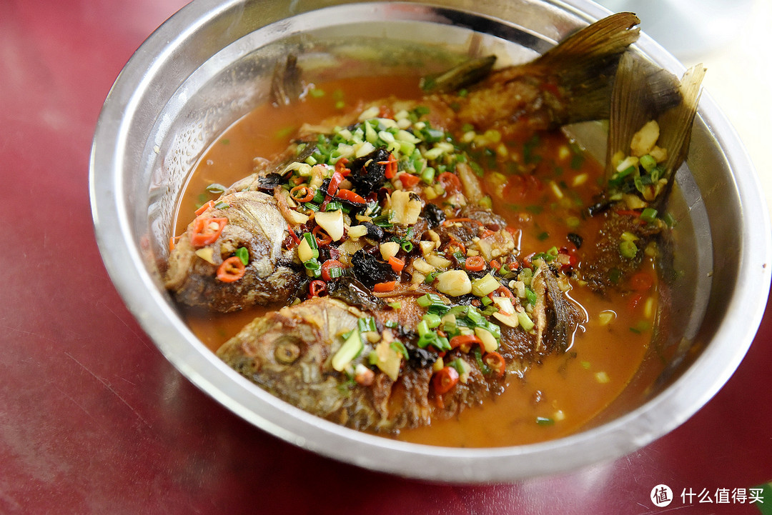 给长沙河西的这家“网红”家菜馆红烧鲫鱼叫个好，其他菜仍有遗憾！