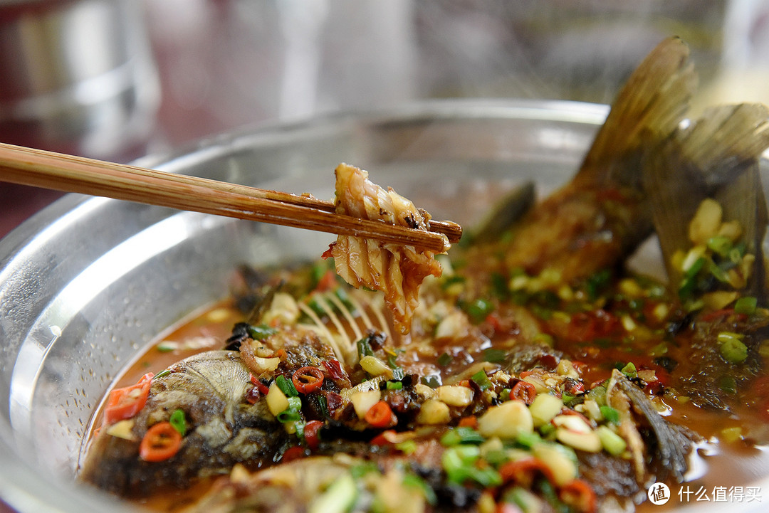 给长沙河西的这家“网红”家菜馆红烧鲫鱼叫个好，其他菜仍有遗憾！