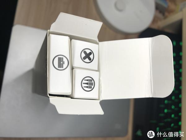 打开后三个小盒子