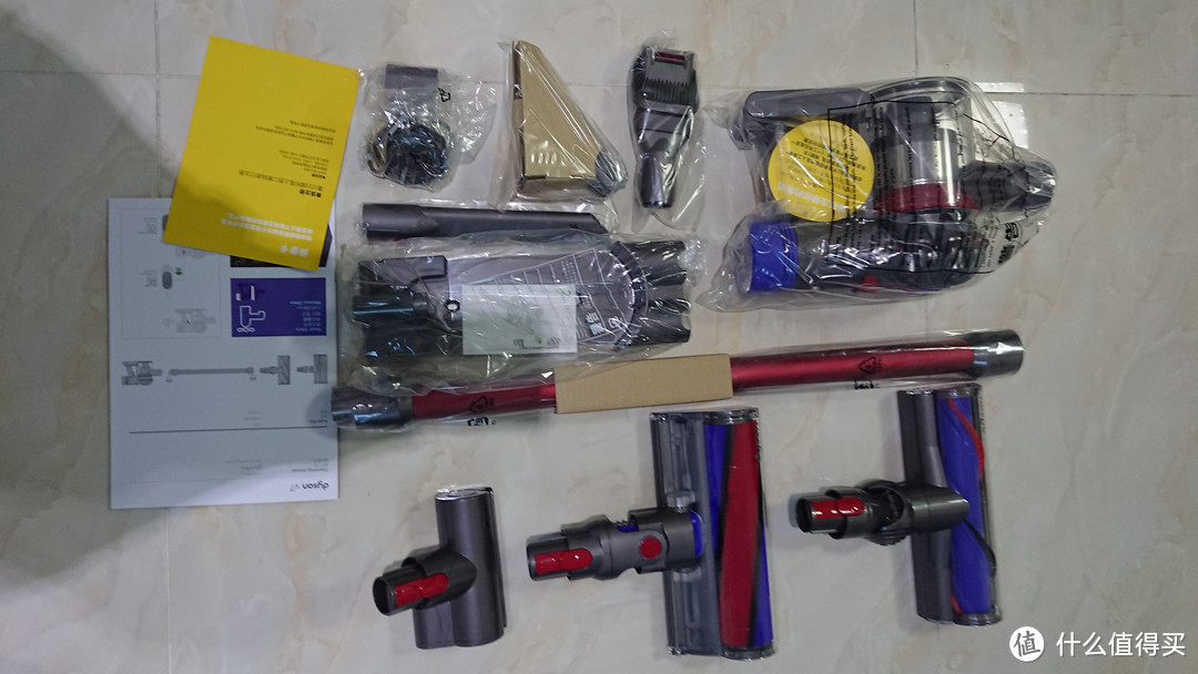 Dyson 戴森 V7 ABSOLUTE 吸尘器 ，我的新玩具~~~其实它只是你干活的工具