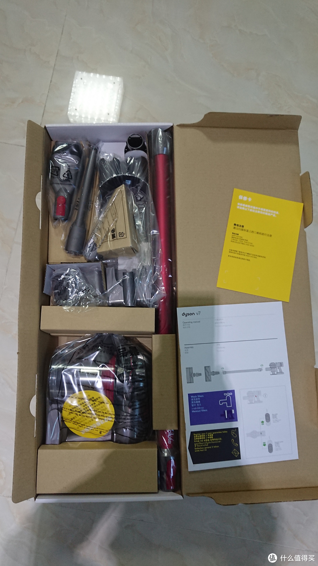 Dyson 戴森 V7 ABSOLUTE 吸尘器 ，我的新玩具~~~其实它只是你干活的工具