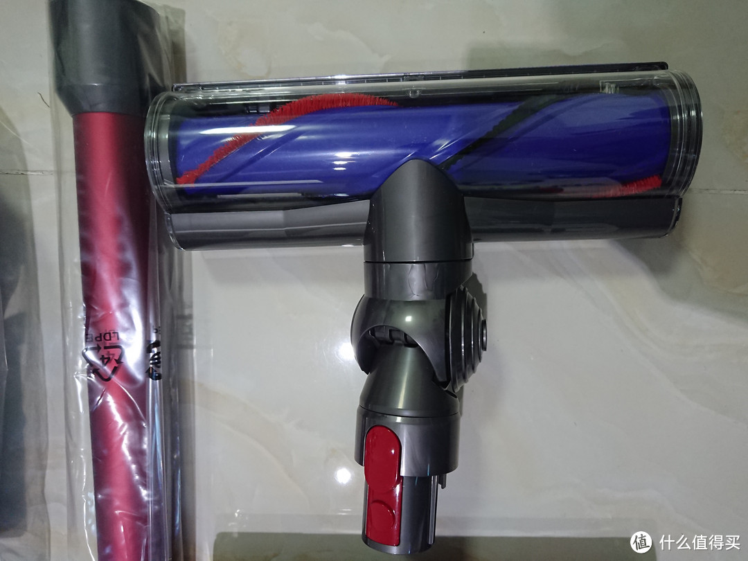 Dyson 戴森 V7 ABSOLUTE 吸尘器 ，我的新玩具~~~其实它只是你干活的工具