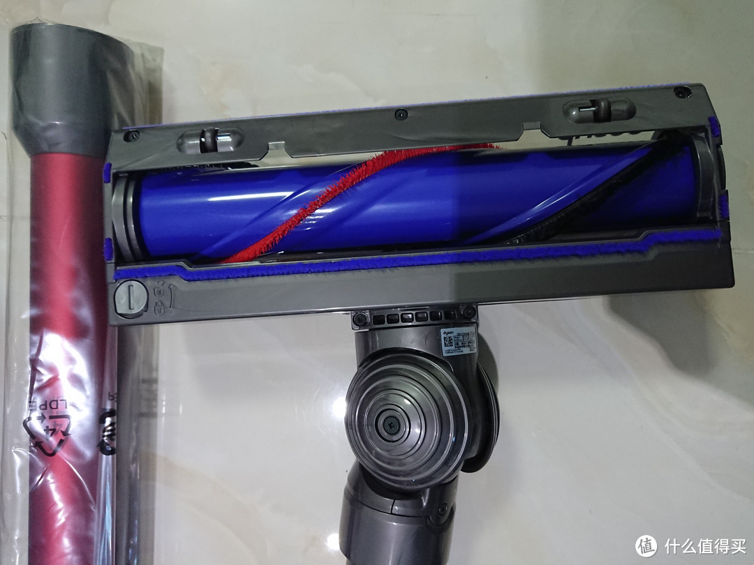 Dyson 戴森 V7 ABSOLUTE 吸尘器 ，我的新玩具~~~其实它只是你干活的工具