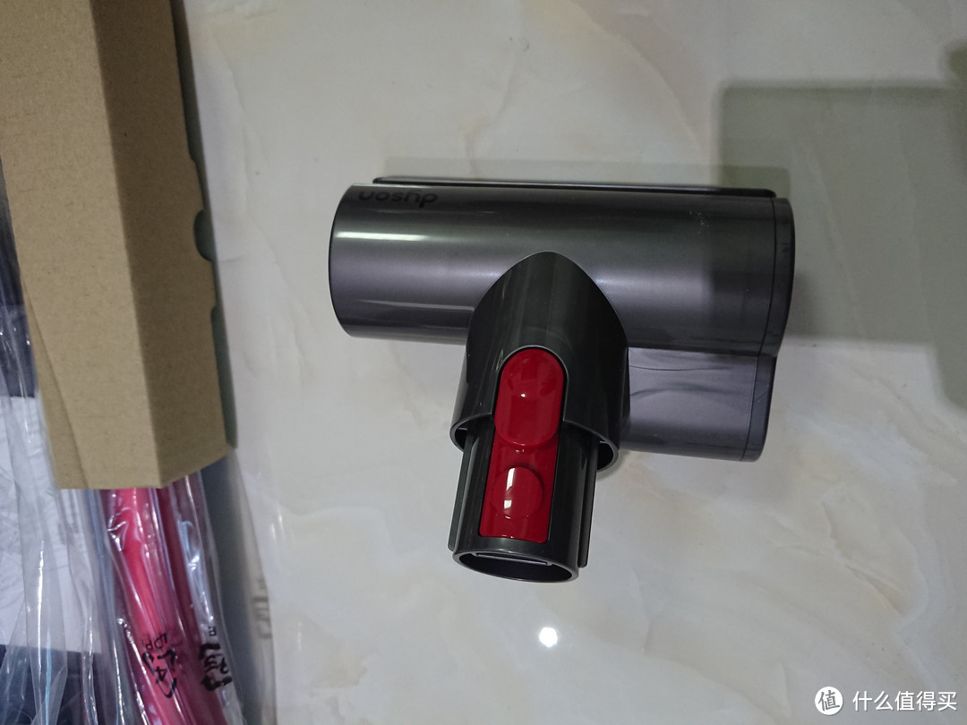 Dyson 戴森 V7 ABSOLUTE 吸尘器 ，我的新玩具~~~其实它只是你干活的工具