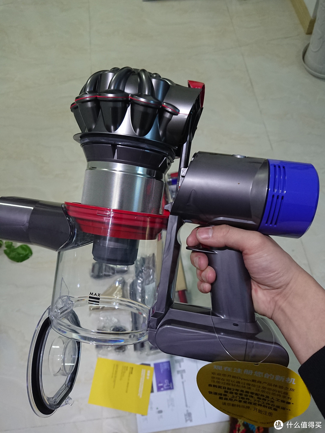 Dyson 戴森 V7 ABSOLUTE 吸尘器 ，我的新玩具~~~其实它只是你干活的工具