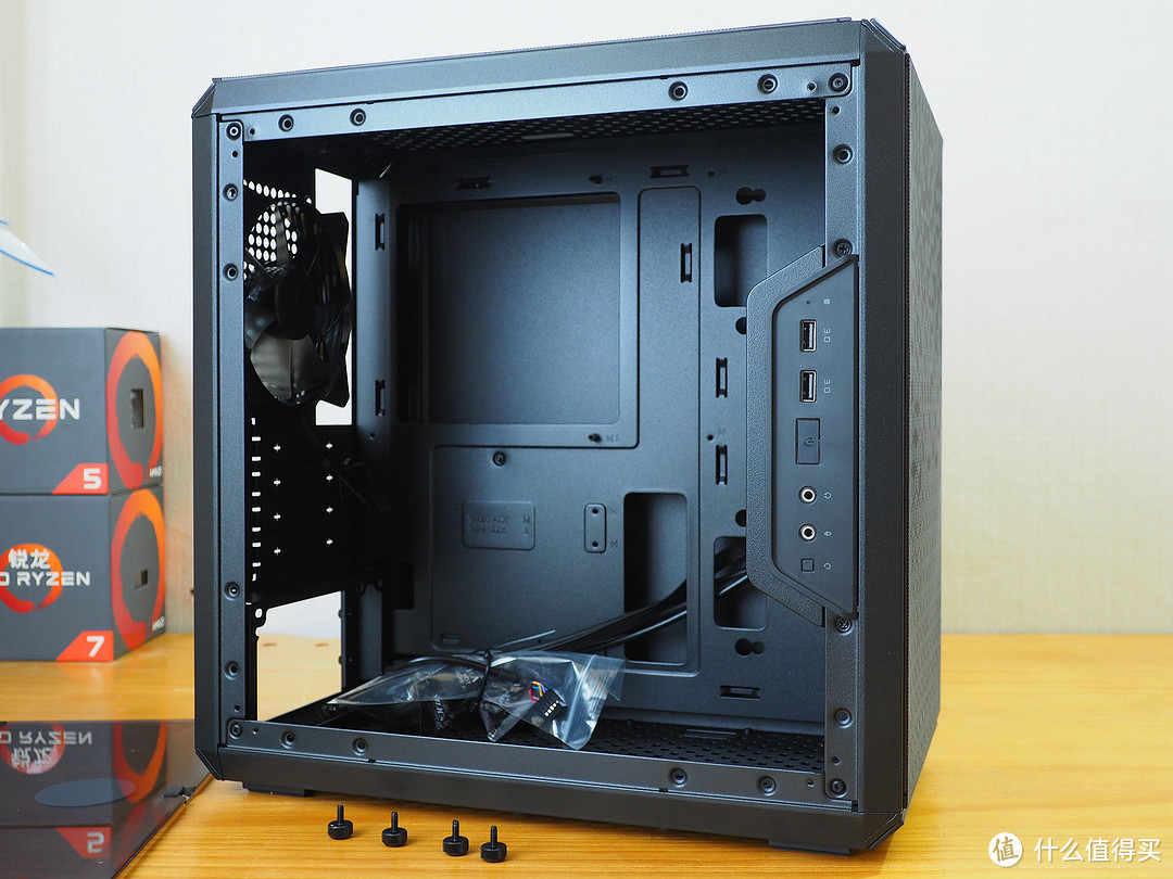 #本站首晒#重新定义I/0面板6方位，轻治桌面纠结者— CoolerMaster 酷冷至尊 MasterBox Q300L 机箱 开箱