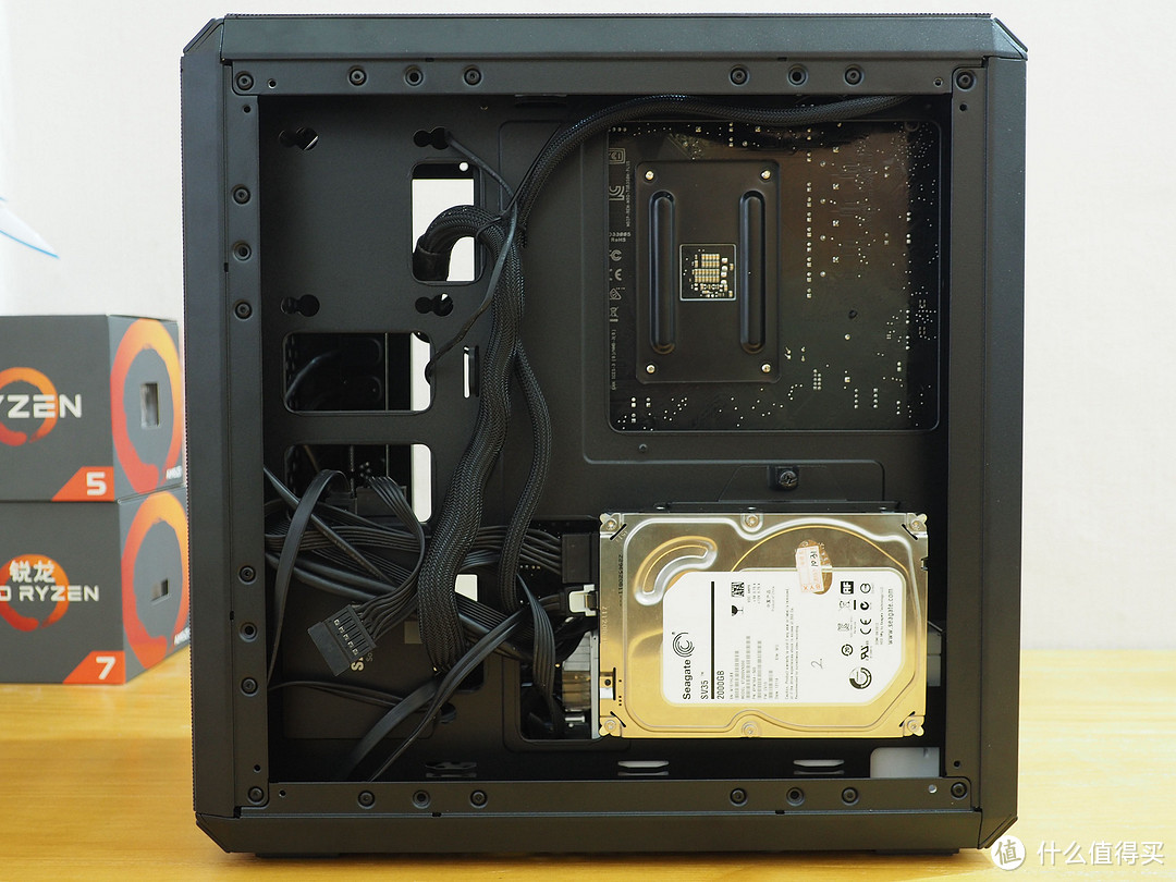 #本站首晒#重新定义I/0面板6方位，轻治桌面纠结者— CoolerMaster 酷冷至尊 MasterBox Q300L 机箱 开箱