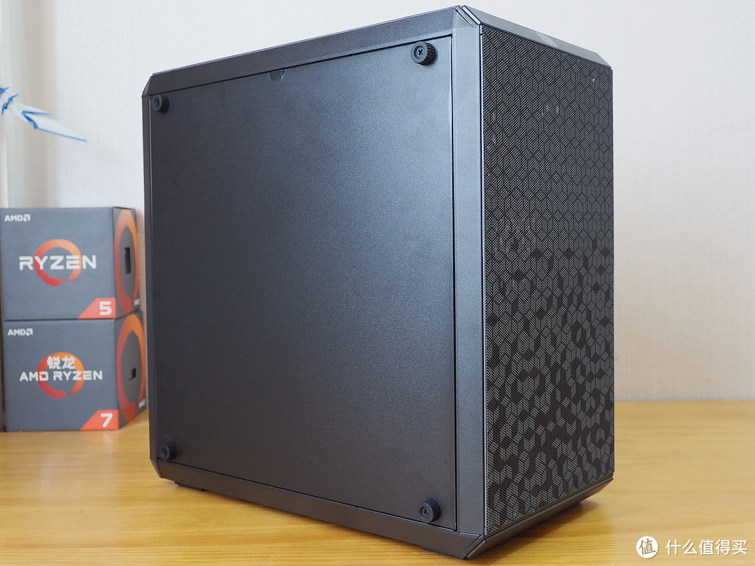 #本站首晒#重新定义I/0面板6方位，轻治桌面纠结者— CoolerMaster 酷冷至尊 MasterBox Q300L 机箱 开箱