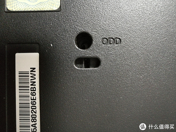 ODD光驱螺丝位，下面的洞是用来顶出光驱的。