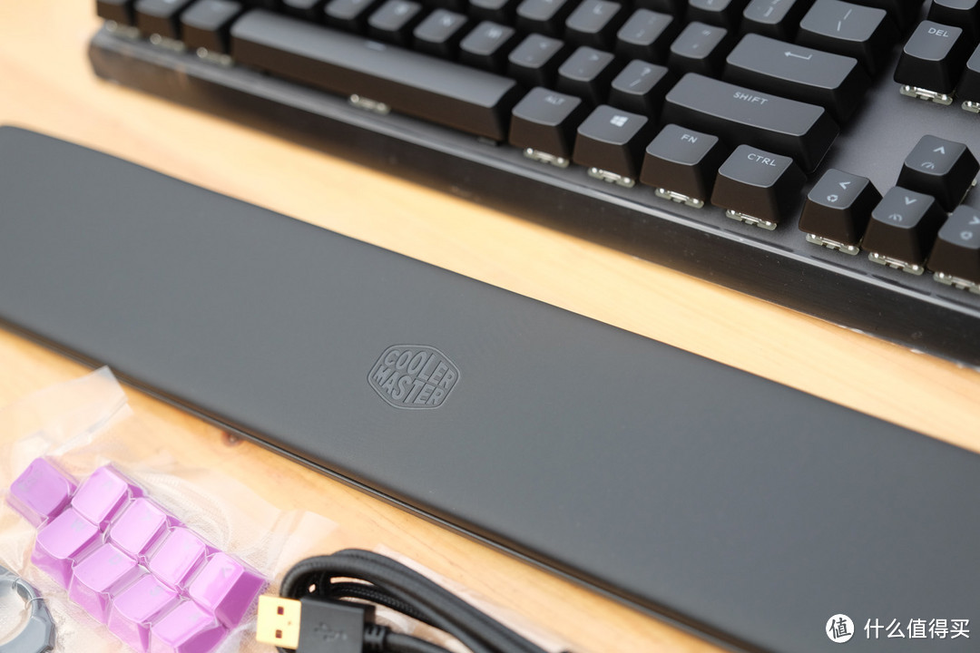 一步到位，四面环光的酷冷至尊 MK750 RGB 机械键盘 开箱