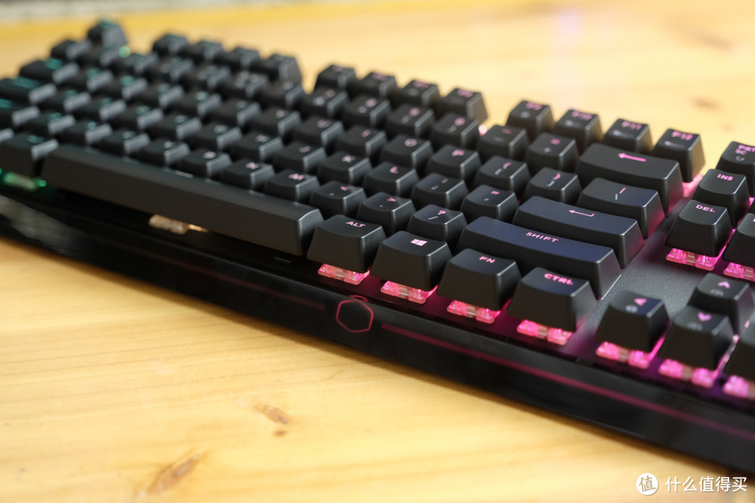 一步到位，四面环光的酷冷至尊 MK750 RGB 机械键盘 开箱