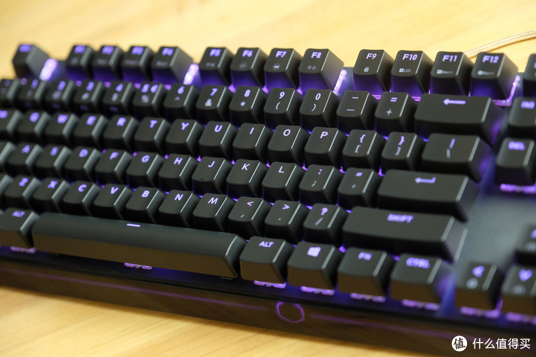 一步到位，四面环光的酷冷至尊 MK750 RGB 机械键盘 开箱