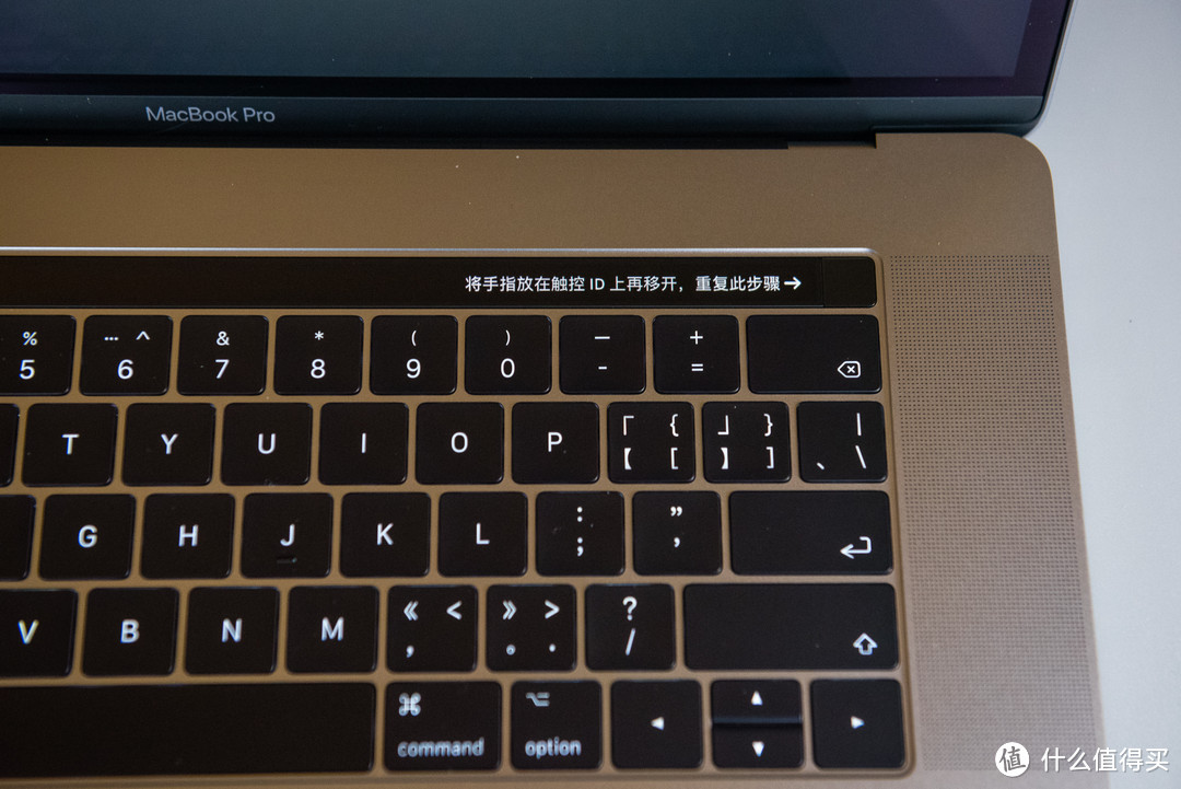 苹果笔记本电脑 2017款 MacBook Pro 15寸开箱体验 对比戴尔XPS 推荐20多个Mac装机软件！