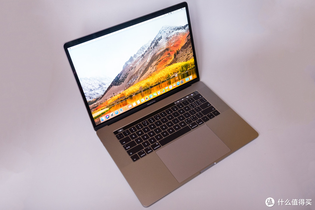苹果笔记本电脑 2017款 MacBook Pro 15寸开箱体验 对比戴尔XPS 推荐20多个Mac装机软件！