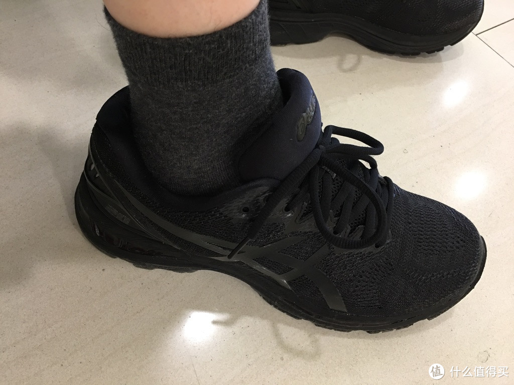 ASICS 亚瑟士 Nimbus 20 黑武士款 开箱和简单上脚感受