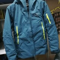 始祖鸟 Stikine 男款滑雪服外观设计(面料|口袋|拉链|网兜)